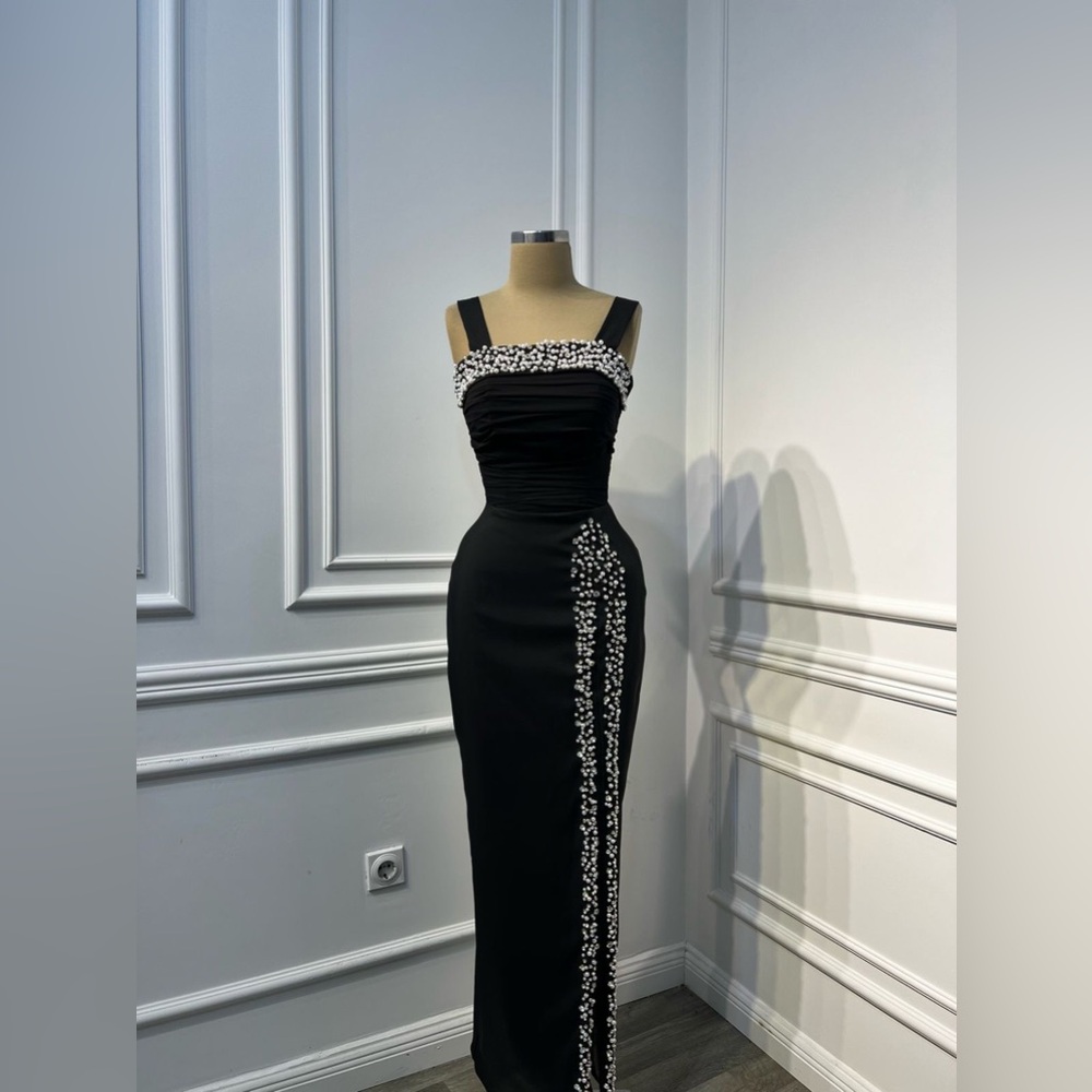 Stunning beaded and embellished black dress 🖤